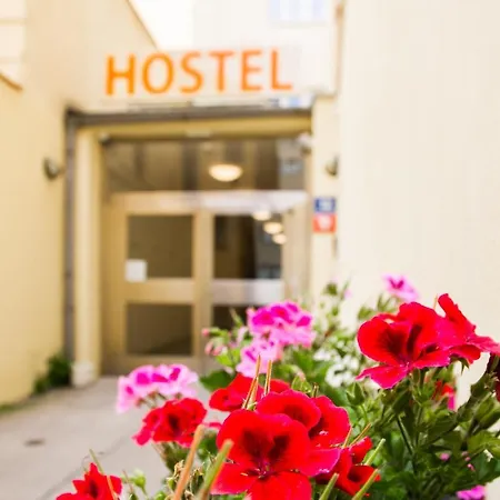 Хостел Mandarinka *